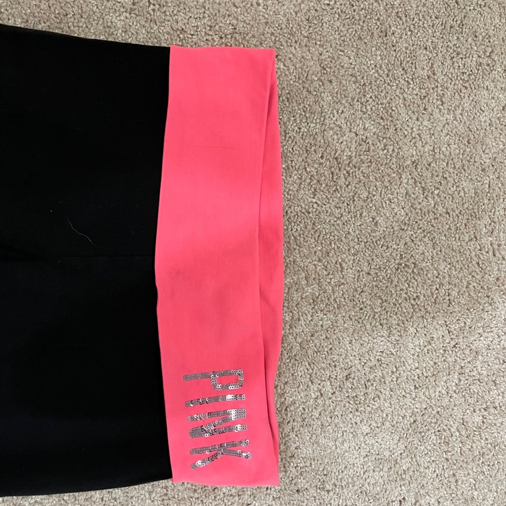 PINK Victoria’s Secret yoga leggings.